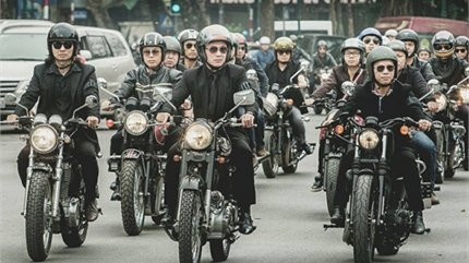 Video: Diễu hành motor trước liveshow tưởng nhớ Trần Lập