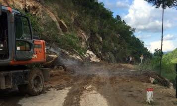 Tuyến quốc lộ 16 từ xã Trung Lý lên thị trấn huyện vùng cao Mường Lát (Thanh Hóa) đã thông tuyến.