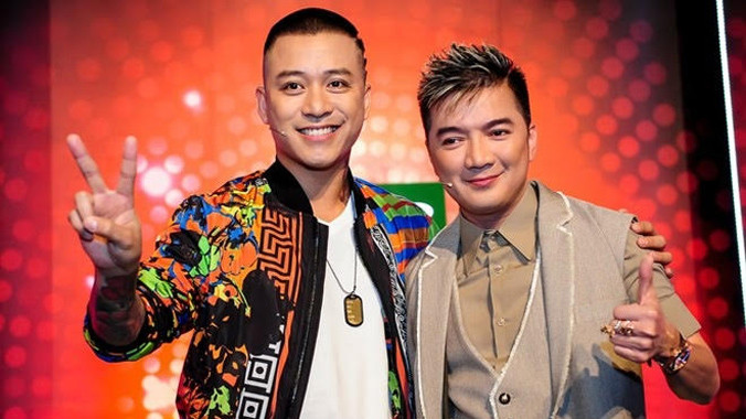 Tuấn Hưng và Mr. Đàm trong liveshow 3. Ảnh: Thành Luân.