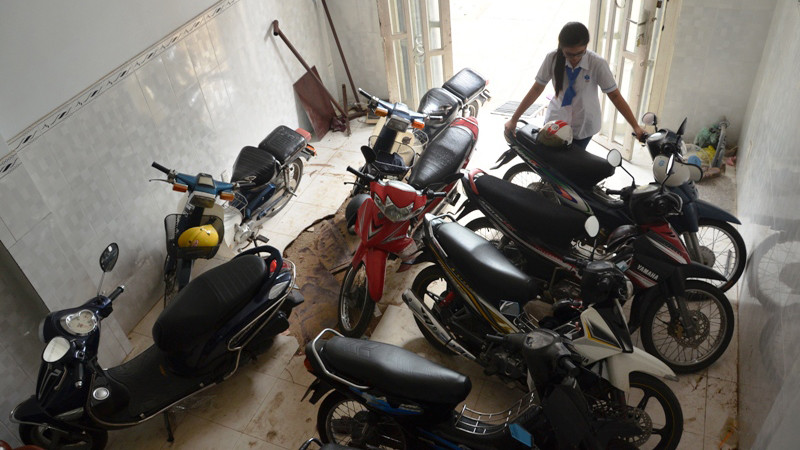 Tầng trệt căn nhà bị mất trộm. Ảnh Văn Minh