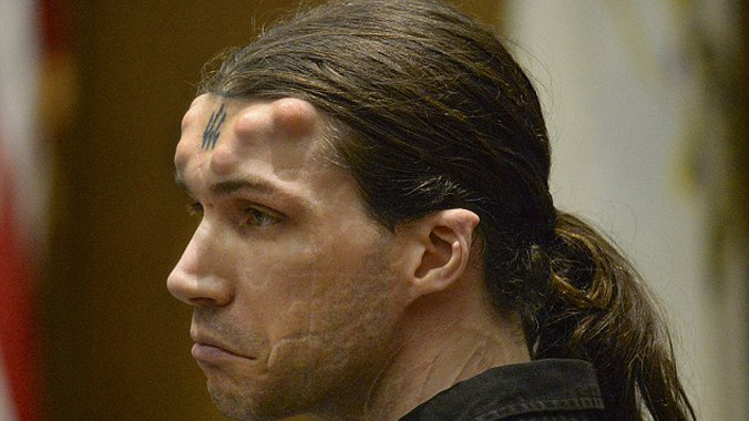 Bị nhận dạng vì có sừng ở trán