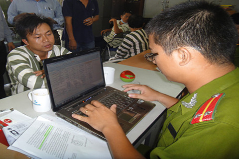 Bắt hàng loạt băng nhóm lừa đảo giả danh công an