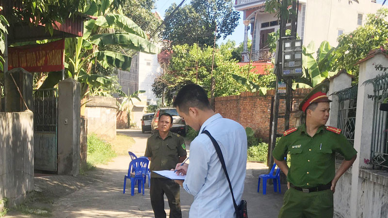 Công an phong tỏa hiện trường để điều tra vụ việc