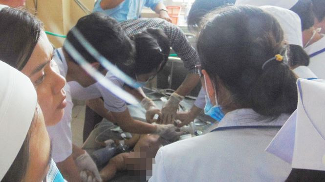 Người thân lo tổ chức đám tang cho cụ Hồ Thị Trầm Ảnh