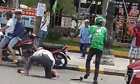 GrabBike và xe ôm truyền thống hỗn chiến trước bến xe Phía Nam