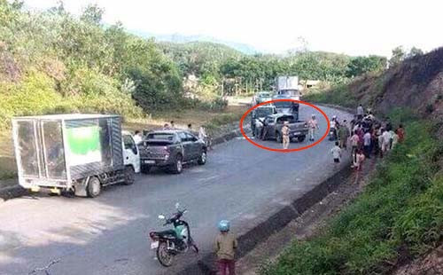 Hiện trường chiếc xe bán tải lúc bị cảnh sát khống chế