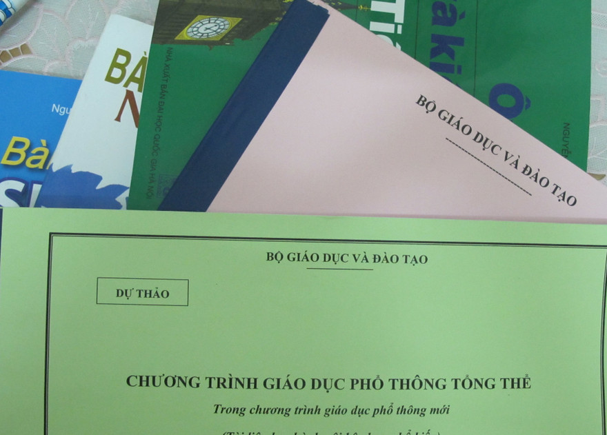 Chương trình giáo dục phổ thông vẫn nặng về kiến thức