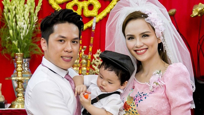 Với Diễm Hương showbiz chỉ có bè chứ không có bạn.