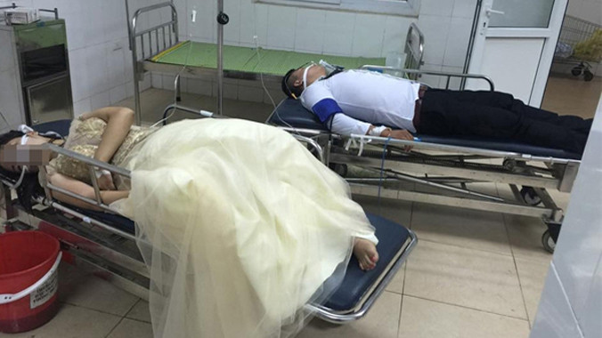 Cặp nam nữ được phát hiện trong tình trạng nguy kịch, trên người họ lúc đó vẫn mặc trang phục cô dâu, chú rể. Ảnh: Facebook.