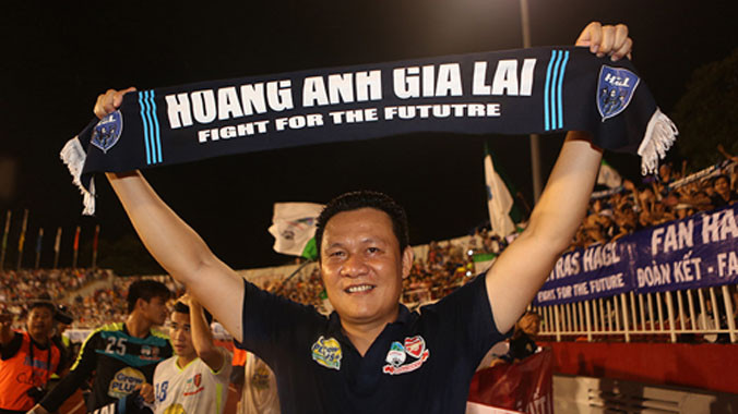 HLV Quốc Tuấn tỏ ra mát tay từ ngày được đôn lên thấy chỗ Guillaume Graechen. Ảnh: Đức Đồng.