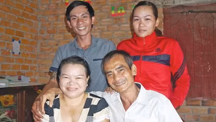 Gia đình ông Huỳnh Văn Nén. Ảnh: Đình Quân.