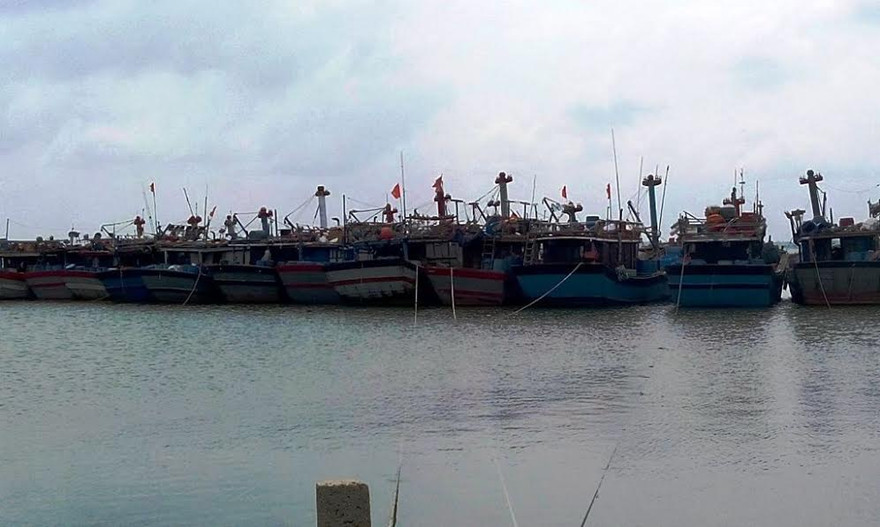 Tàu thuyền đánh bắt trên biển được gọi vào bờ an toàn và bố trí xong nơi trú tránh bão số 7. 