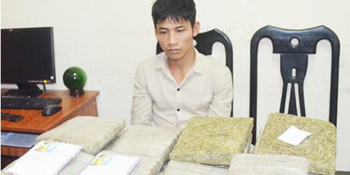 Đối tượng Nguyễn Đình Giang và tang vật tại CQĐT