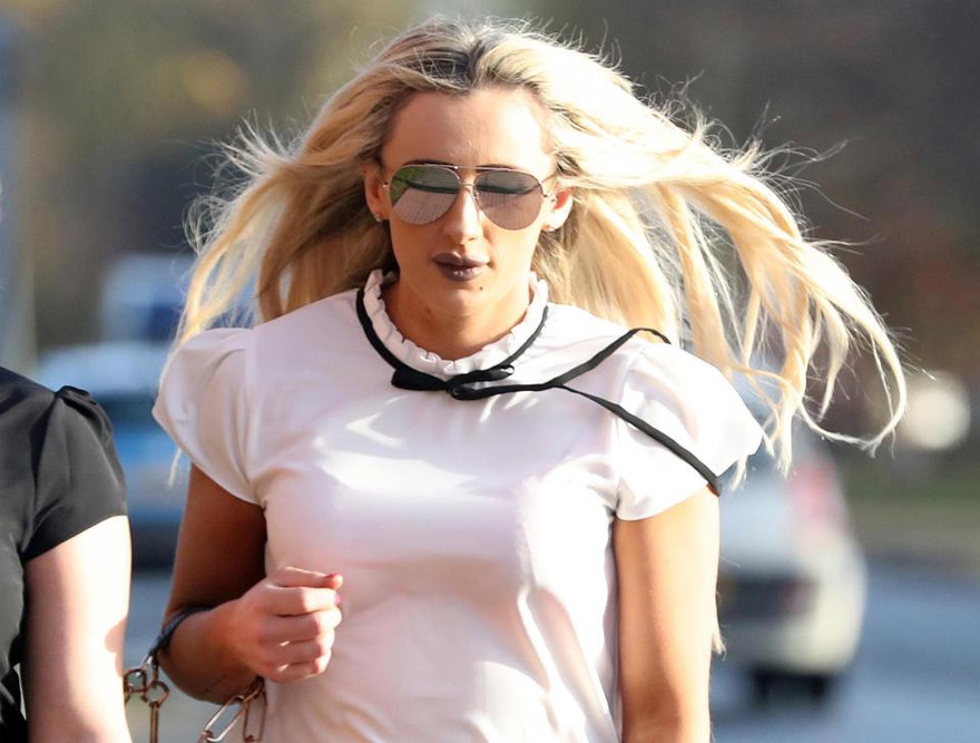 Nữ cai ngục Stacey Sutherland.