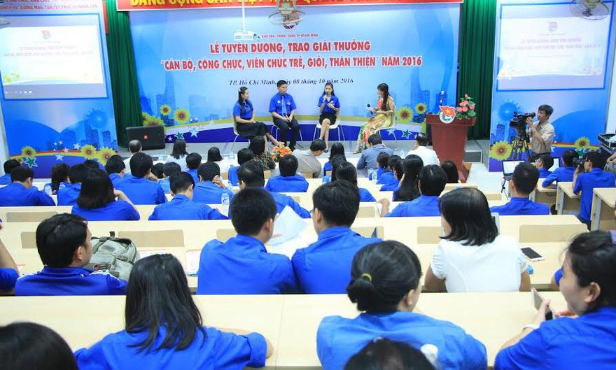 Các gương cán bộ, công chức, viên chức trẻ tiêu biểu giao lưu cùng đoàn viên thanh niên