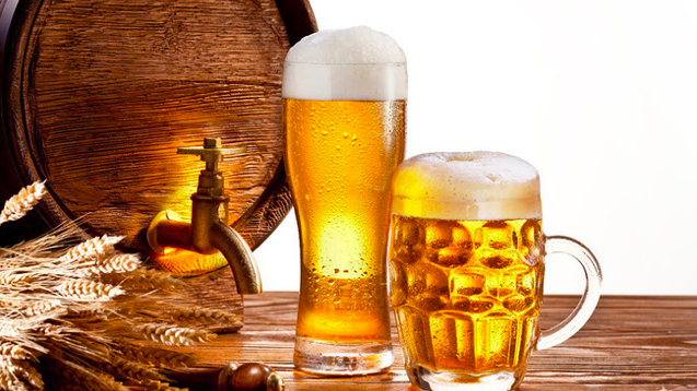 1001 thắc mắc: Vì sao bia ít được đóng trong chai nhựa?