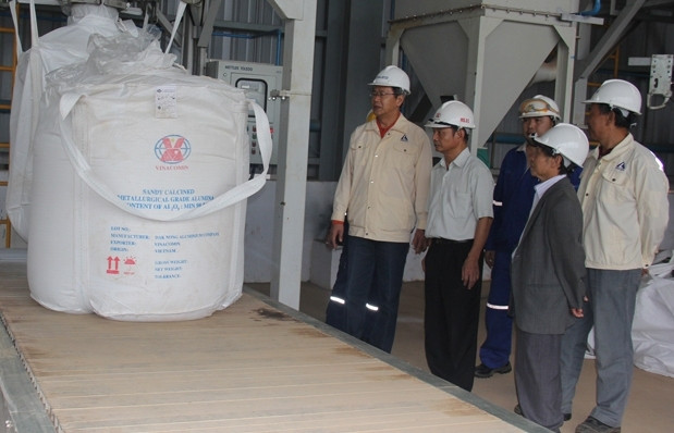 Ra lò sản phẩm Alumin đầu tiên tại Nhà máy Nhân Cơ. Ảnh: moit.gov.vn.