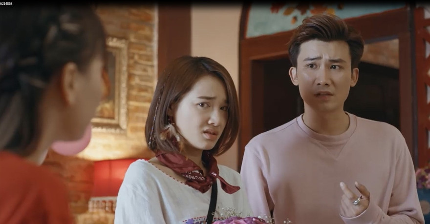 Hạ (Nhã Phương) bị bạn chửi vì tội say rượu và qua đêm nhà người yêu cũ