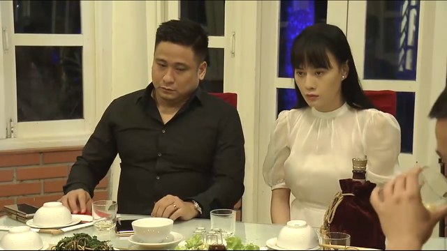 Quỳnh trong lần đầu tiếp khách