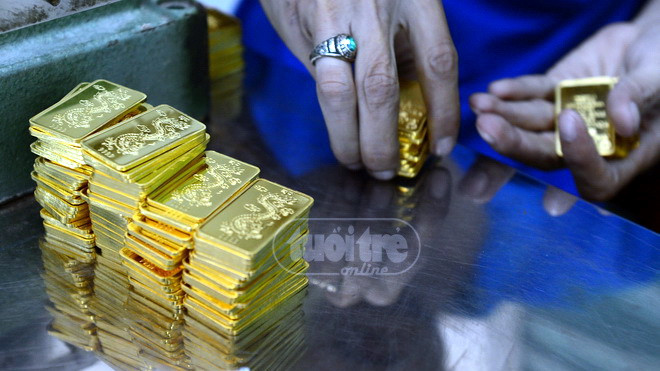 Vàng SJC mất 100.000 đồng phiên đầu tháng