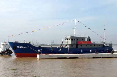 Tàu trinh sát 500 CV vừa được hạ thủy sáng nay. Ảnh: Văn Dưỡng.