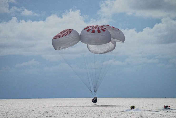 Cáp-xun đáp xuống mặt biển ngày 18/9. (Ảnh: SpaceX)