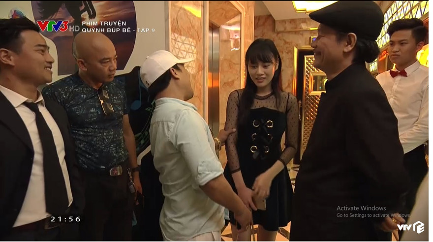 Quỳnh chấp nhận tiếp khách để hai mẹ con được bình yên