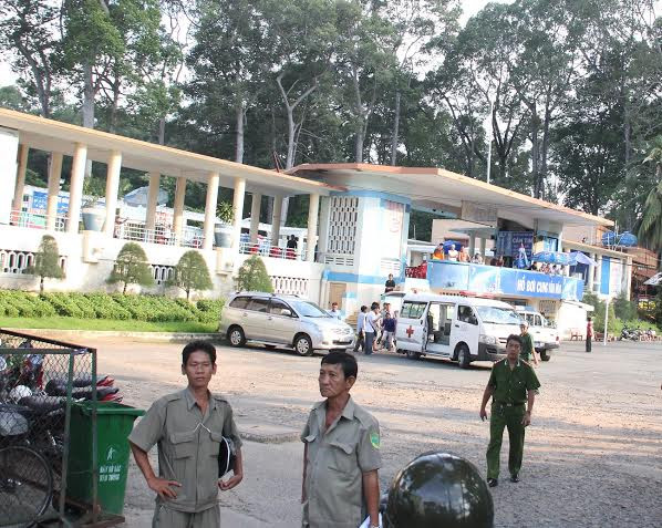 Khu vực hồ bơi bị phong tỏa