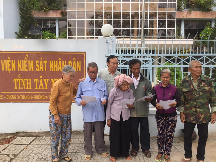 Các công dân bị bắt giam oan trong ngày nhận quyết định đình chỉ điều tra 4/4.