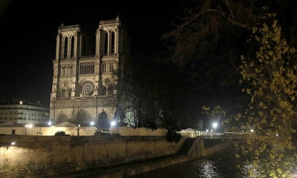 Nhà thờ Đức Bà trước khi bị cháy. (Ảnh: Guardian)