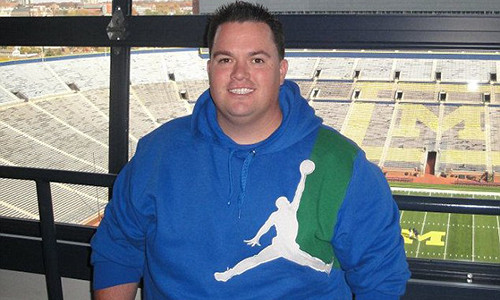 Bồi bàn Brian Geery. Ảnh: Facebook