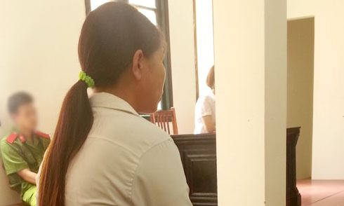 Thiếu phụ mất chồng tại phiên tòa phúc thẩm.