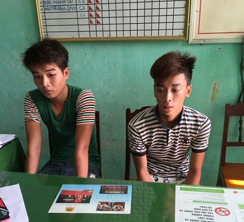 Hai đối tượng tại cơ quan điều tra.