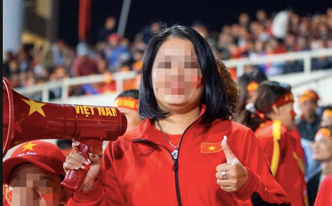 Nữ CĐV hát: “Bay lên trời là bay ra ngoài” gây ức chế cho khán giả xem bóng đá.