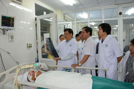 Các bệnh nhân vụ tai nạn xe khách tại Sa Pa được cấp cứu kịp thời, chăm sóc y tế tốt nhất và được miễn phí toàn bộ viện phí. Ảnh: H.N 