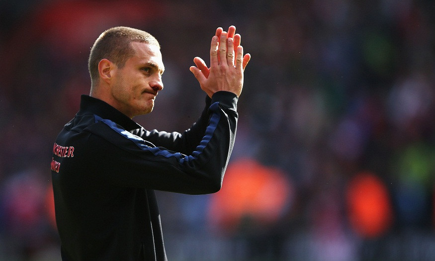 Vidic chia tay Man United trong trận đấu đổ máu