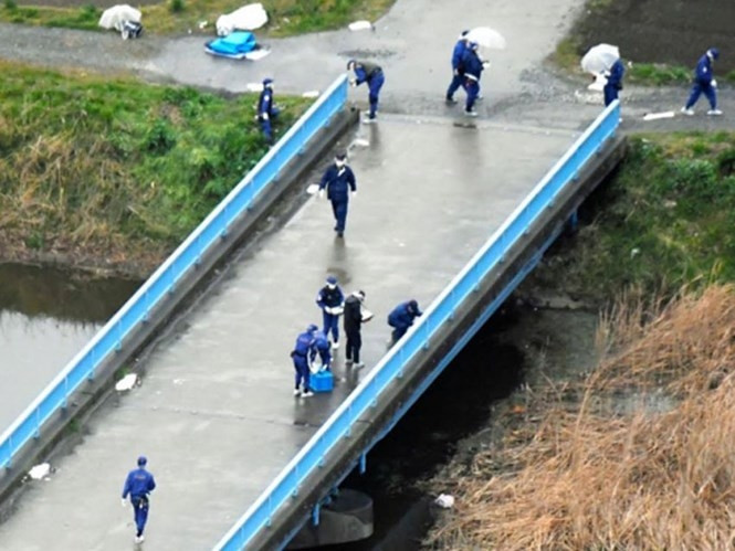 Cảnh sát điều tra tại khu vực tìm thấy thi thể bé Linh