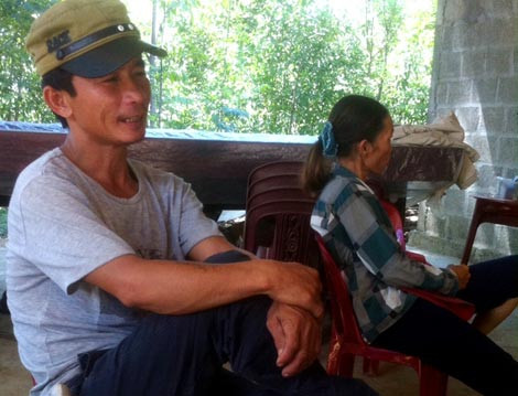 Nhiều bệnh nhân nghe tin đồn đã tìm đến chầu chực nhà thầy lang Vinh để mong được chữa bệnh.