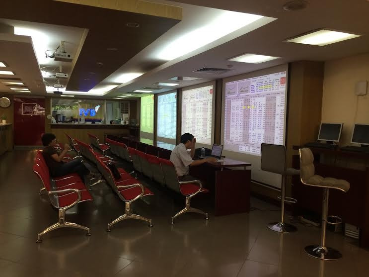 Chứng khoán bán tháo để ăn Tết hay... 'hoảng loạn'?