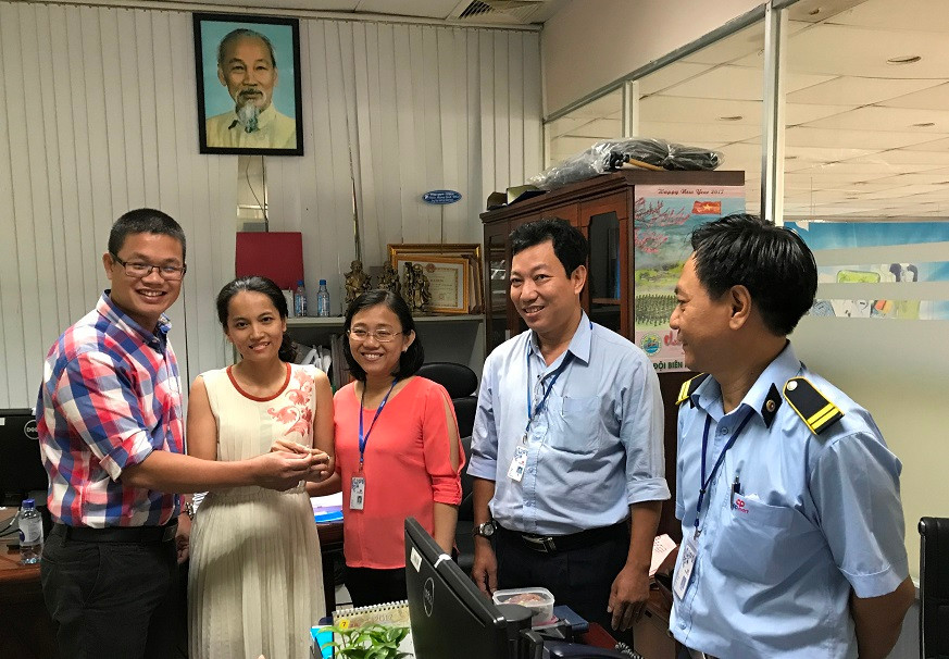 Siêu thị trả lại tài sản trị giá trăm triệu cho khách hàng đánh rơi.