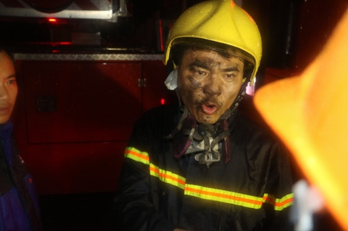 Hiện trường chữa cháy đêm rạng sang 17/7. Ảnh: PCCC Thanh Hóa