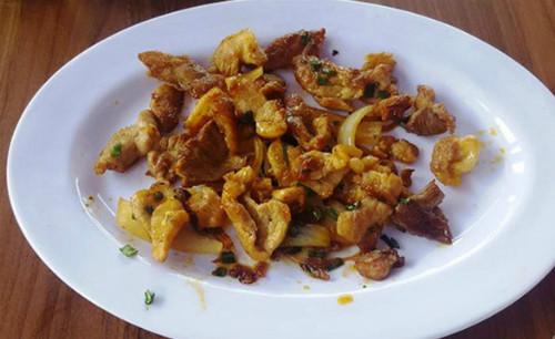 Đĩa thịt ram có giá 120 ngàn bị du khách tố cáo “chặt chém”.