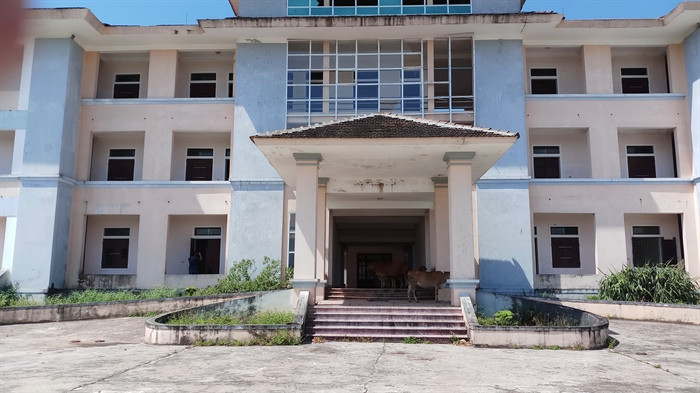Trụ sở UNBD một xã ở Hà Tĩnh bị bỏ hoang nhiều năm. Ảnh minh họa: BVH.
