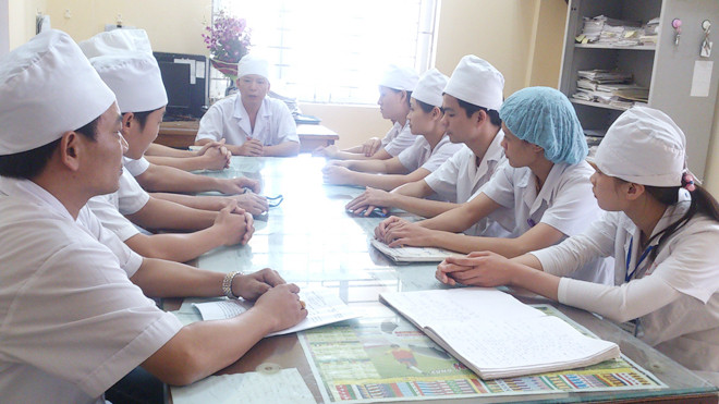 Bệnh viện Quốc Oai họp rút kinh nghiệm. Ảnh: Tuấn Nguyễn