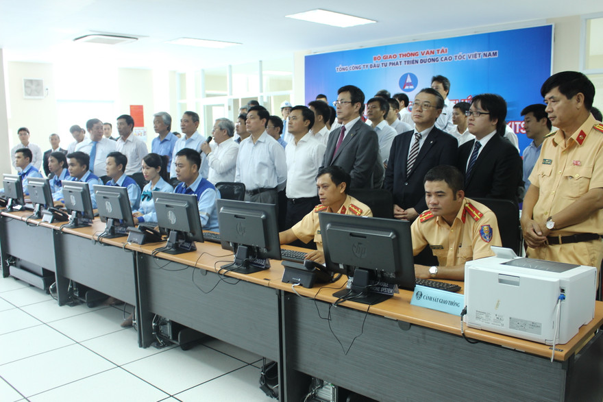 Lãnh đạo Bộ GTVT, VEC và các cơ quan liên quan kiểm tra hệ thống ITS.