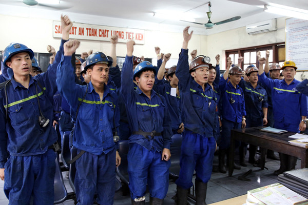 Đội ngũ công nhân quyết tâm hưởng ứng AT-VSLĐ.