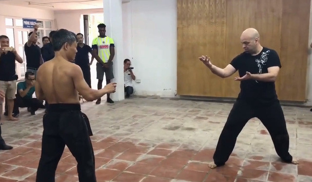 Võ sư Đoàn Bảo Châu không cho rằng Flores bắt nạt mình.