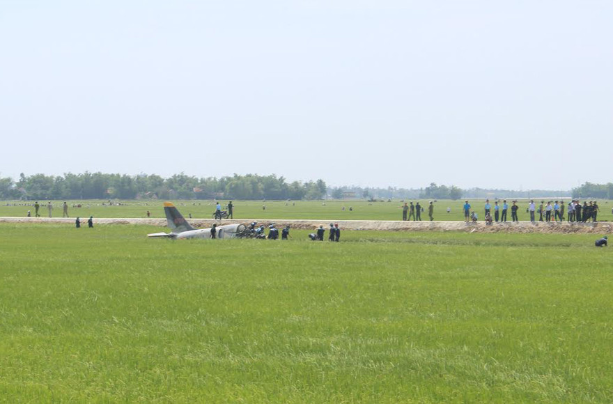 Hiện trường vụ rơi máy bay. Ảnh: Văn Tài