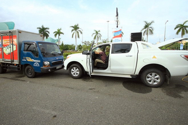 Sáng 7/10, UBND TP Đà Nẵng diễn tập ứng phó sự cố bức xạ, hạt nhân với sự tham gia của 100 người. Tình huống giả định xe bán tải chở 2 nguồn phóng xạ Ir-192 có hoạt độ 20 Ci lưu thông qua địa bàn Đà Nẵng, bị 1 xe tải lấn làn tông trực diện.