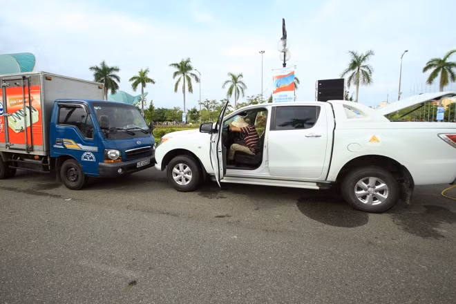 Sáng 7/10, UBND TP Đà Nẵng diễn tập ứng phó sự cố bức xạ, hạt nhân với sự tham gia của 100 người. Tình huống giả định xe bán tải chở 2 nguồn phóng xạ Ir-192 có hoạt độ 20 Ci lưu thông qua địa bàn Đà Nẵng, bị 1 xe tải lấn làn tông trực diện.
